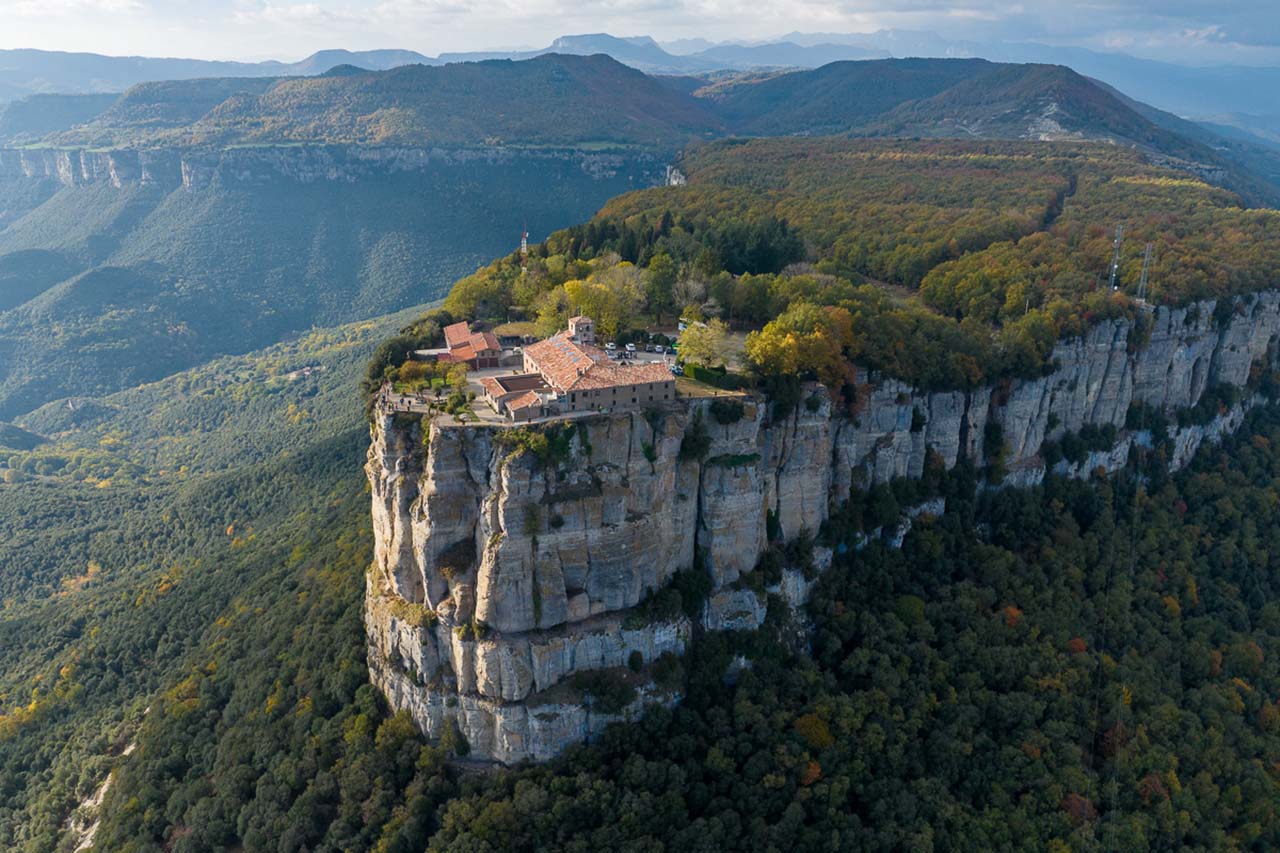 Mare de Déu del Far, el templo al borde del abismo